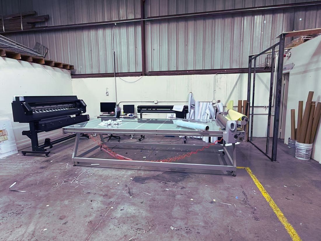 Wide-format printing bay